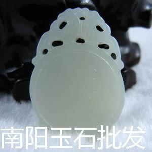 雅致灵猴 和田玉青白玉十二生肖吊坠的艺术与收藏价值